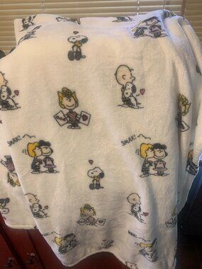 Berkshire Velvetloft Peanuts Snoopy Valentine  Plush Throw Blanket SELLING AS IS